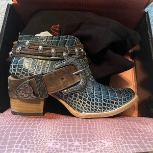 NWT Freebird Saloon boots. Turquoise Crocodile booties w/ box and dust covers.